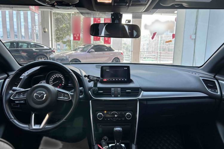 Used Mazda CX-4 2018 2.0L Automatic Two-Wheel Drive Blue Sky Premium Upgrade Version China VI Standard Interior 5