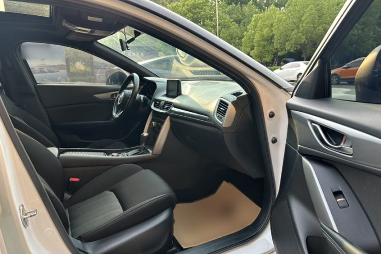 Used Mazda CX-4 2018 2.0L Automatic 2WD Blue Sky Exploration Edition China VI Standard Interior 7