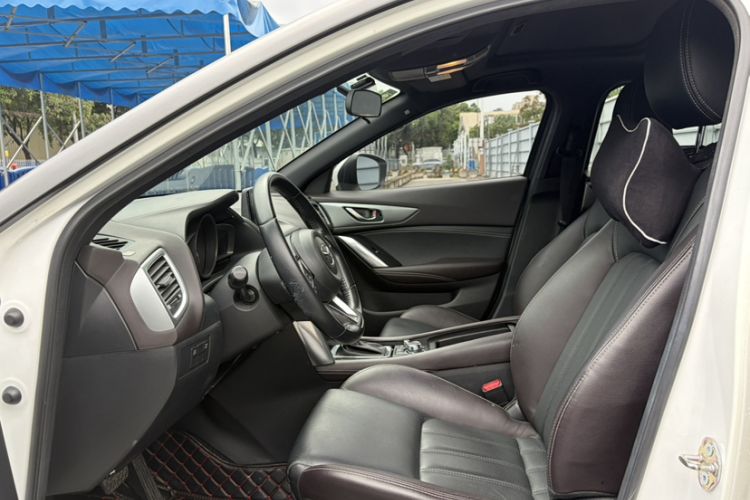 Used Mazda CX-4 2018 2.0L Automatic Two-Wheel Drive Blue Sky Premium Upgrade Version China VI Standard Interior 7