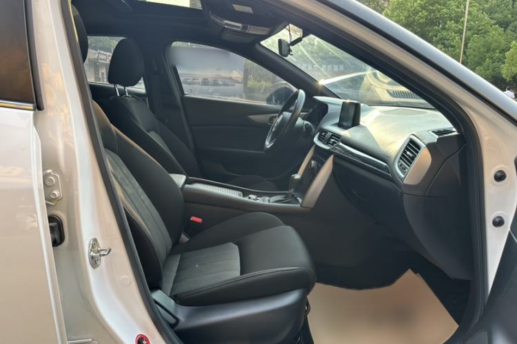 Used Mazda CX-4 2018 2.0L Automatic 2WD Blue Sky Exploration Edition China VI Standard Interior 8