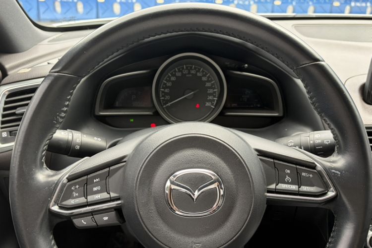 Used Mazda CX-4 2018 2.0L Automatic Two-Wheel Drive Blue Sky Premium Upgrade Version China VI Standard Interior 8