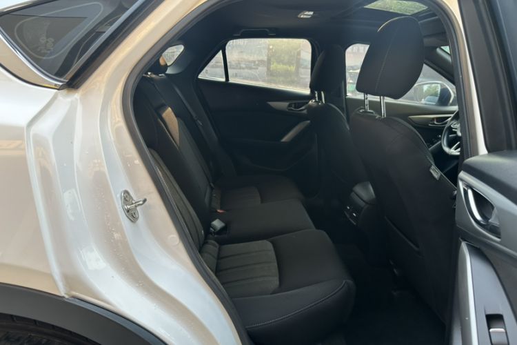 Used Mazda CX-4 2018 2.0L Automatic 2WD Blue Sky Exploration Edition China VI Standard Interior 9