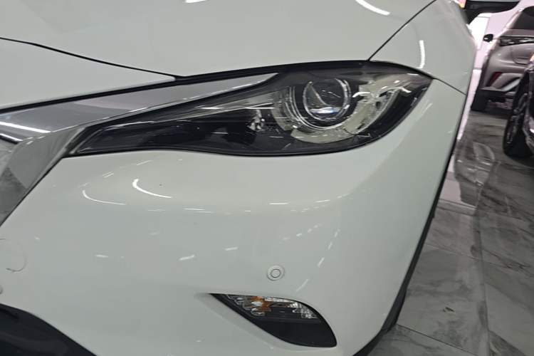Used Mazda CX-4 2018 2.0L Automatic Two-Wheel Drive Blue Sky Dynamic Version China VI Standard Left Front Headlight