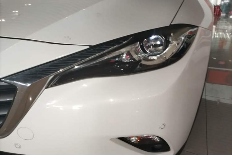 Used Mazda CX-4 2018 2.0L Automatic Two-Wheel Drive Blue Sky Leading Edition China V Standard Left Front Headlight