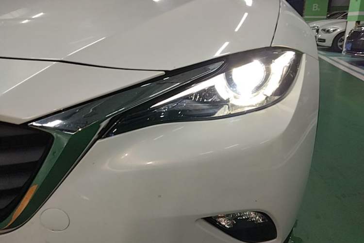 Used Mazda CX-4 2018 2.0L Automatic Two-Wheel Drive Blue Sky Dynamic Version China VI Standard Left Front Headlight