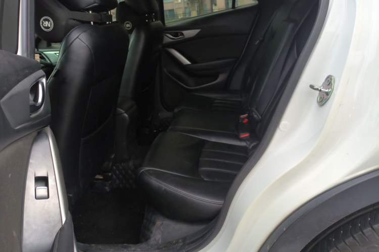 Used Mazda CX-4 2018 2.0L Automatic Two-Wheel Drive Blue Sky Dynamic Version China V Standard Left Rear Seat