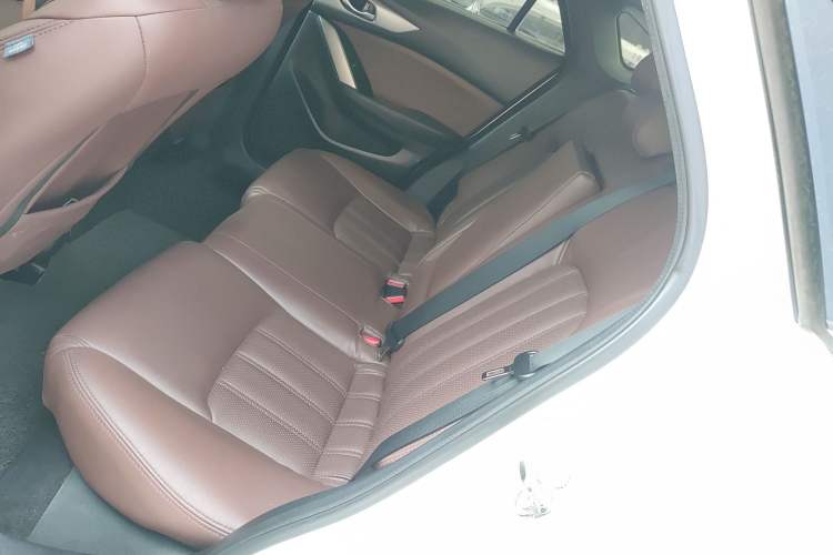 Used Mazda CX-4 2018 2.0L Automatic Two-Wheel Drive Blue Sky Dynamic Version China VI Standard Left Rear Seat