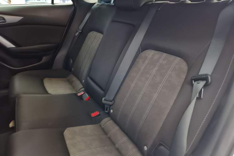 Used Mazda CX-4 2018 2.0L Automatic Two-Wheel Drive Blue Sky Dynamic Version China V Standard Left Rear Seat
