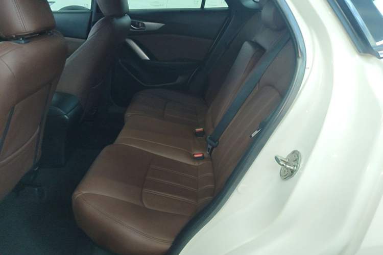 Used Mazda CX-4 2018 2.0L Automatic Two-Wheel Drive Blue Sky Dynamic Version China V Standard Left Rear Seat