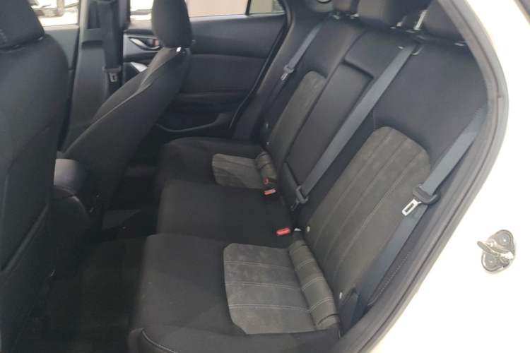Used Mazda CX-4 2018 2.0L Automatic Two-Wheel Drive Blue Sky Exploration Version China V Standard Left Rear Seat