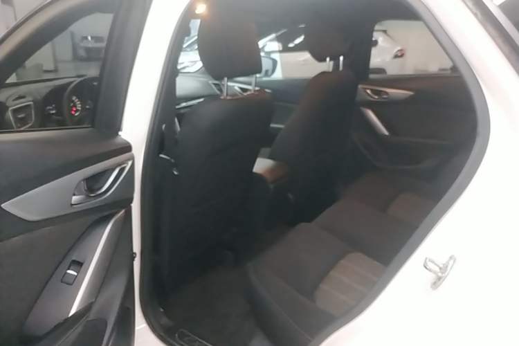 Used Mazda CX-4 2018 2.0L Manual Two-Wheel Drive Blue Sky Dynamic Edition China V Standard Left Rear Seat