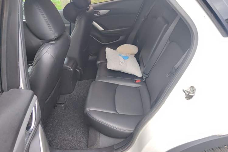 Used Mazda CX-4 2018 2.0L Automatic Two-Wheel Drive Blue Sky Dynamic Version China V Standard Left Rear Seat