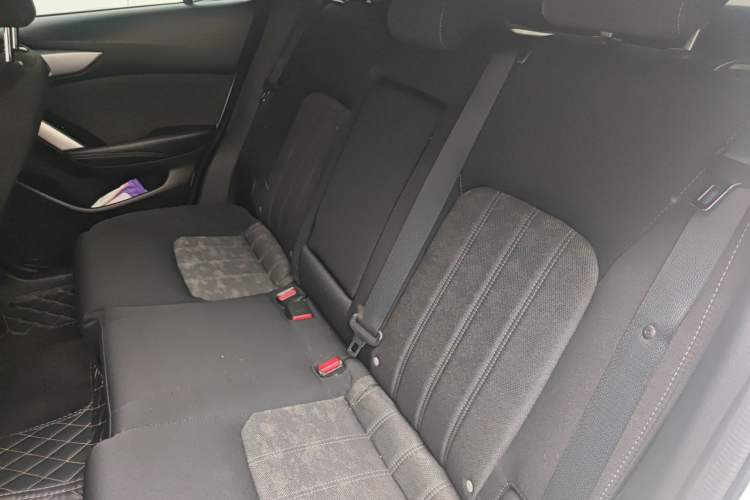 Used Mazda CX-4 2018 2.0L Automatic Two-Wheel Drive Blue Sky Dynamic Version China V Standard Left Rear Seat