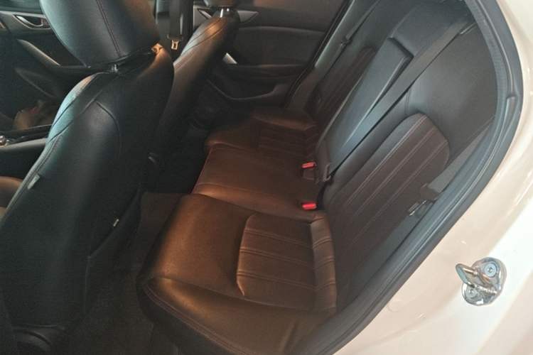 Used Mazda CX-4 2018 2.0L Automatic Two-Wheel Drive Blue Sky Dynamic Version China V Standard Left Rear Seat