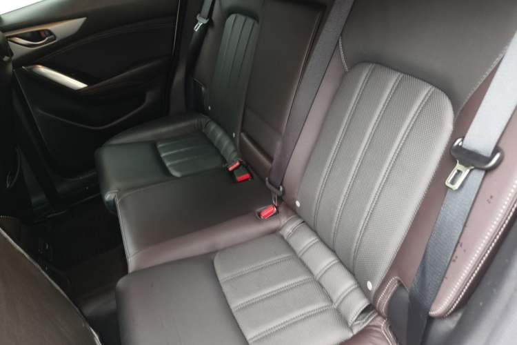 Used Mazda CX-4 2018 2.5L Automatic 4x4 Sky Passion Edition China VI Standard Left Rear Seat