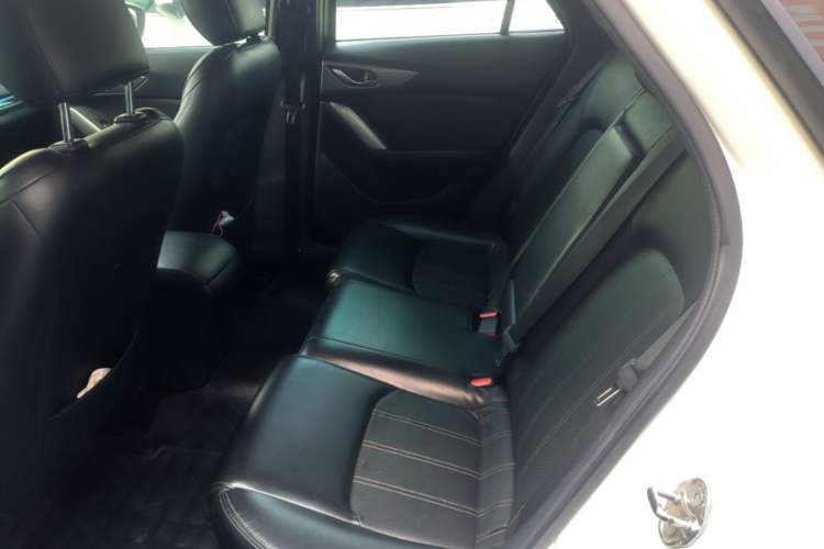 Used Mazda CX-4 2018 2.0L Automatic Two-Wheel Drive Blue Sky Dynamic Version China V Standard Left Rear Seat