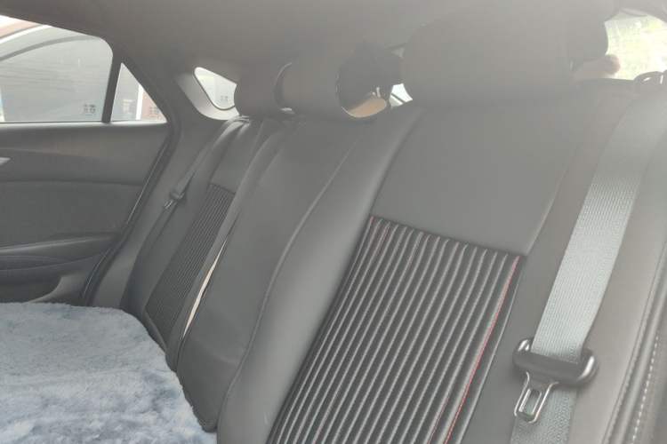 Used Mazda CX-4 2018 2.0L Automatic Two-Wheel Drive Blue Sky Dynamic Version China V Standard Left Rear Seat