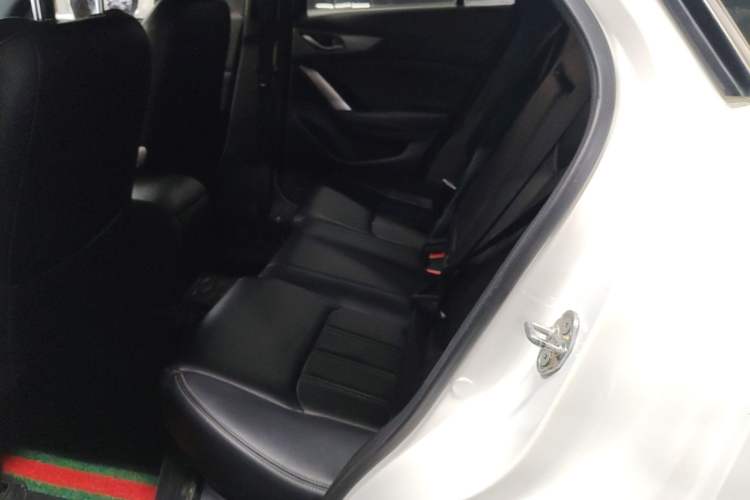 Used Mazda CX-4 2018 2.0L Automatic Two-Wheel Drive Blue Sky Dynamic Version China V Standard Left Rear Seat