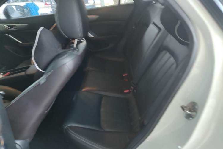Used Mazda CX-4 2018 2.0L Automatic Two-Wheel Drive Blue Sky Premium Upgrade Version China VI Standard Left Rear Seat