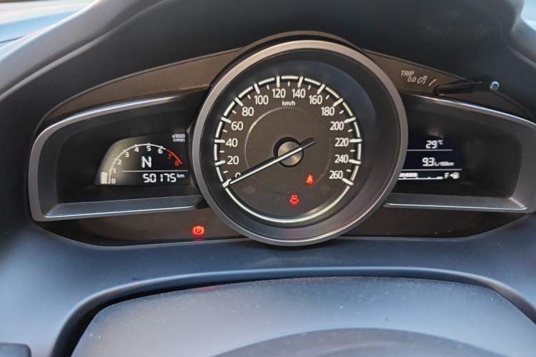 Used Mazda CX-4 2018 2.0L Automatic Two-Wheel Drive Blue Sky Dynamic Version China V Standard Odometer Close Up