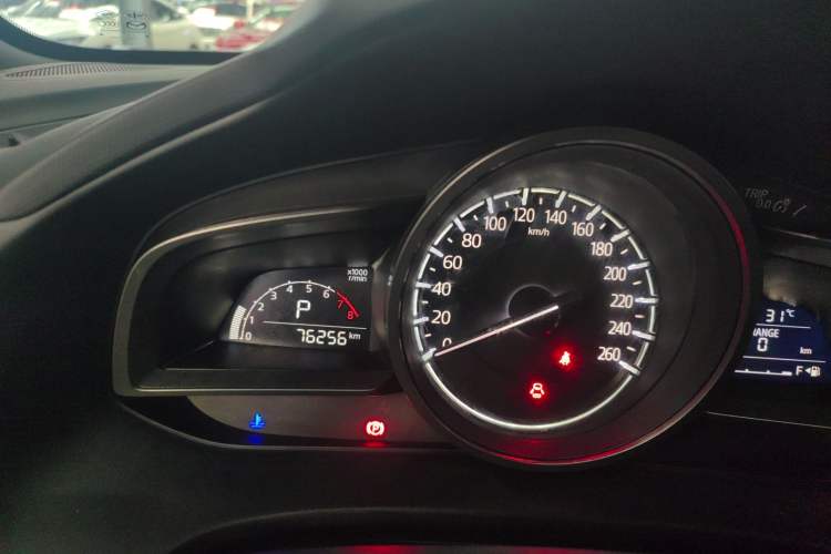 Used Mazda CX-4 2018 2.0L Automatic Two-Wheel Drive Blue Sky Dynamic Version China V Standard Odometer Close Up
