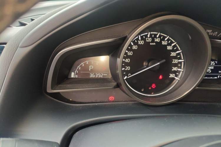 Used Mazda CX-4 2018 2.0L Automatic Two-Wheel Drive Blue Sky Dynamic Version China VI Standard Odometer Close Up