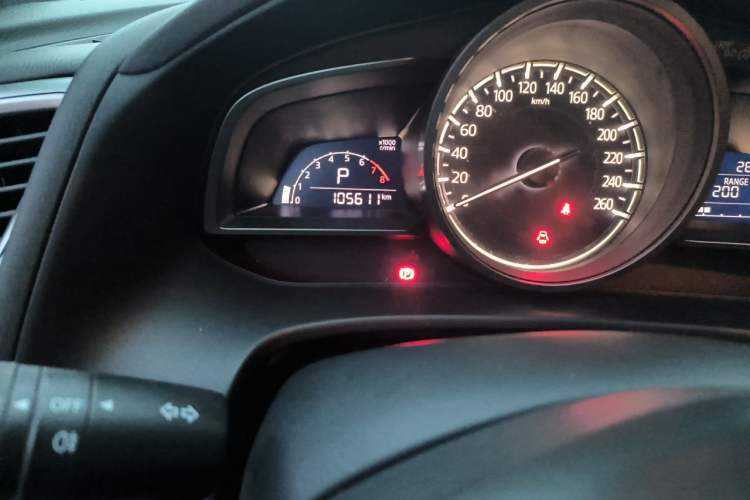 Used Mazda CX-4 2018 2.0L Automatic Two-Wheel Drive Blue Sky Dynamic Version China V Standard Odometer Close Up