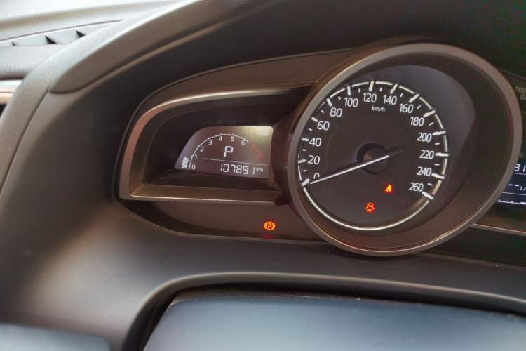 Used Mazda CX-4 2018 2.0L Automatic Two-Wheel Drive Blue Sky Dynamic Version China V Standard Odometer Close Up