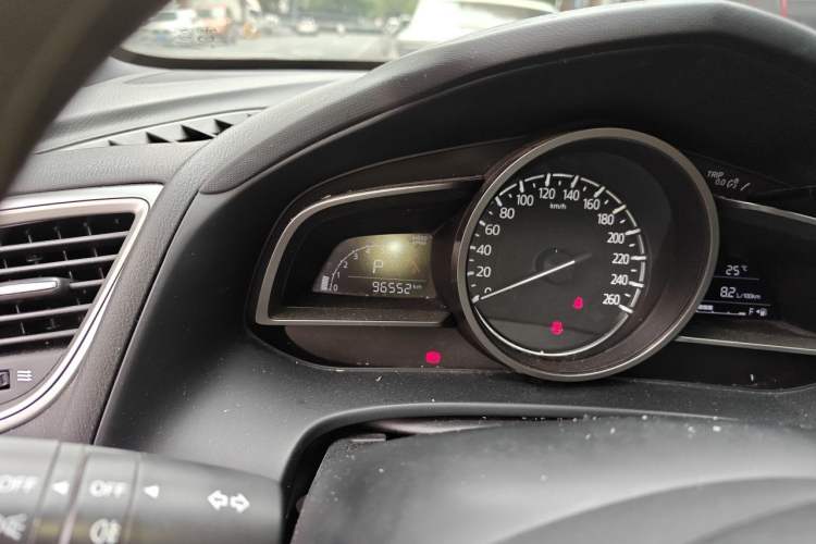 Used Mazda CX-4 2018 2.0L Automatic Two-Wheel Drive Blue Sky Dynamic Version China V Standard Odometer Close Up