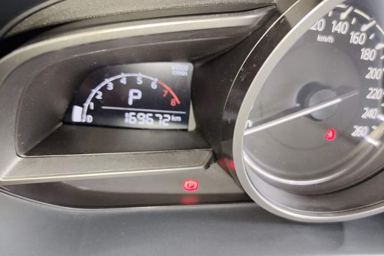 Used Mazda CX-4 2018 2.5L Automatic 4x4 Blue Sky Sport Edition China V Standard Odometer Close Up