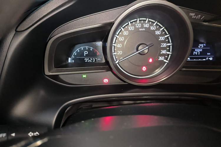 Used Mazda CX-4 2018 2.0L Automatic Two-Wheel Drive Smart Tech Edition China VI Odometer Close Up