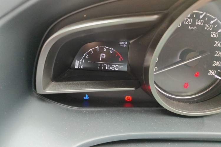 Used Mazda CX-4 2018 2.0L Automatic Two-Wheel Drive Blue Sky Dynamic Version China V Standard Odometer Close Up