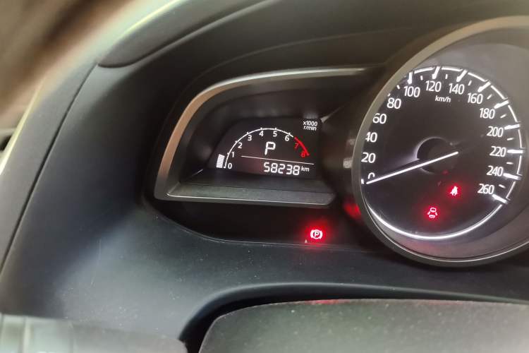 Used Mazda CX-4 2018 2.0L Automatic Two-Wheel Drive Blue Sky Dynamic Version China VI Standard Odometer Close Up