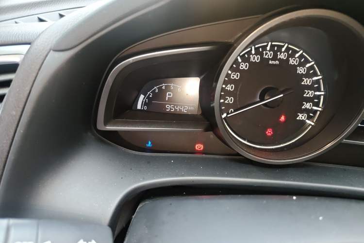 Used Mazda CX-4 2018 2.5L Automatic 4x4 Blue Sky Sport Edition China V Standard Odometer Close Up