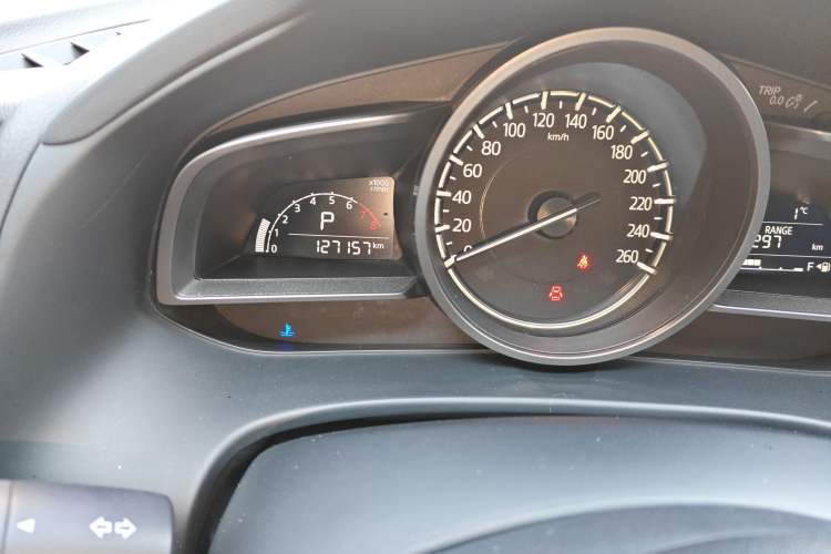 Used Mazda CX-4 2018 2.0L Automatic Two-Wheel Drive Blue Sky Dynamic Version China V Standard Odometer Close Up