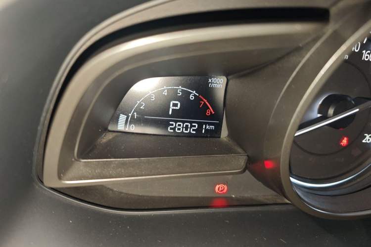 Used Mazda CX-4 2018 2.0L Automatic Two-Wheel Drive Blue Sky Dynamic Version China V Standard Odometer Close Up