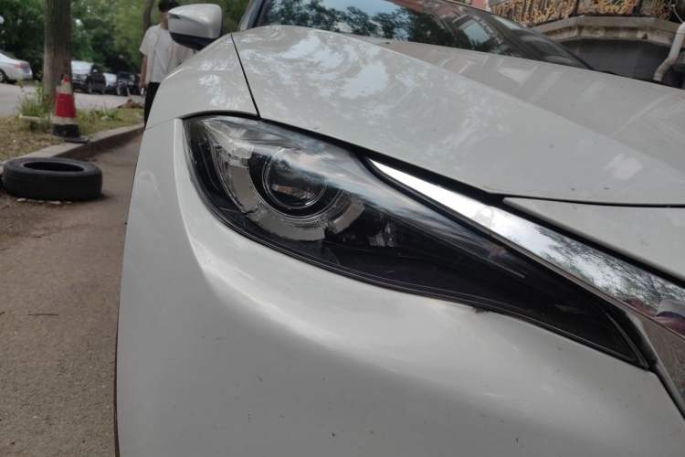 Used Mazda CX-4 2018 2.0L Automatic Two-Wheel Drive Blue Sky Dynamic Version China VI Standard Right Front Headlight