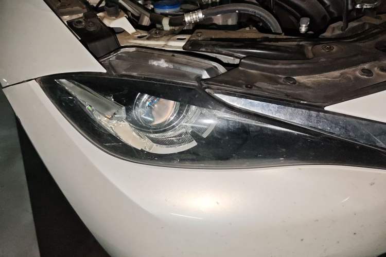Used Mazda CX-4 2018 2.0L Automatic Two-Wheel Drive Blue Sky Dynamic Version China VI Standard Right Front Headlight