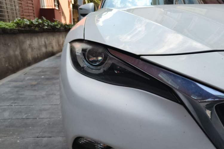 Used Mazda CX-4 2018 2.0L Automatic Two-Wheel Drive Blue Sky Dynamic Version China V Standard Right Front Headlight