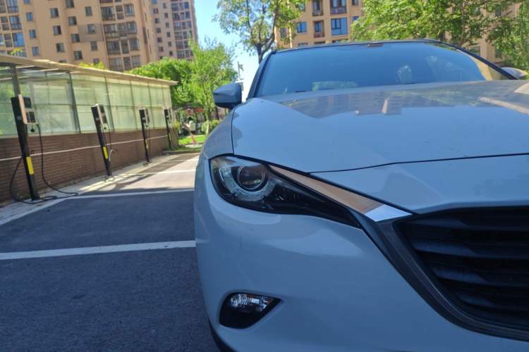 Used Mazda CX-4 2018 2.0L Automatic Two-Wheel Drive Blue Sky Dynamic Version China VI Standard Right Front Headlight