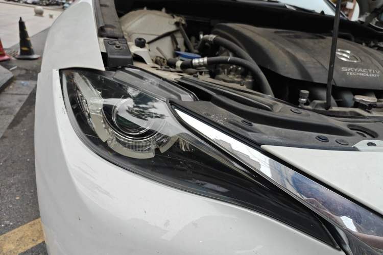 Used Mazda CX-4 2018 2.0L Automatic Two-Wheel Drive Blue Sky Dynamic Version China V Standard Right Front Headlight