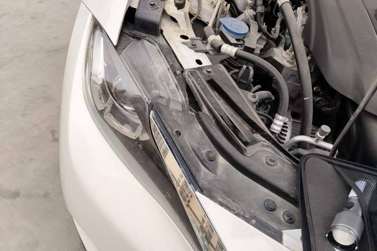 Used Mazda CX-4 2018 2.0L Automatic Two-Wheel Drive Blue Sky Luxury Edition Right Front Headlight
