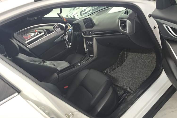 Used Mazda CX-4 2018 2.0L Automatic Two-Wheel Drive Blue Sky Dynamic Version China VI Standard Right Front Seat