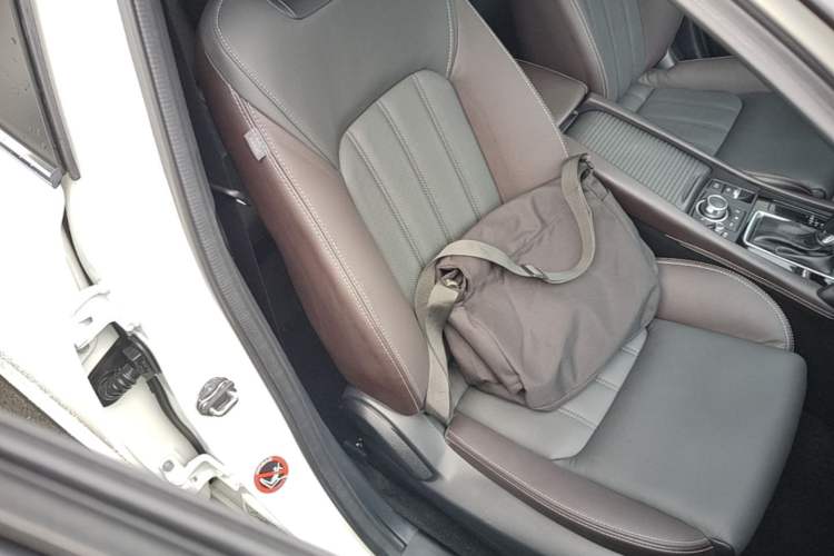 Used Mazda CX-4 2018 2.0L Automatic Two-Wheel Drive Blue Sky Premium Upgrade Version China VI Standard Right Front Seat