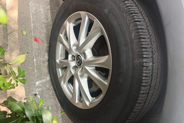 Used Mazda CX-4 2018 2.0L Automatic 2WD Blue Sky Exploration Edition China VI Standard Right Front Wheel Hub