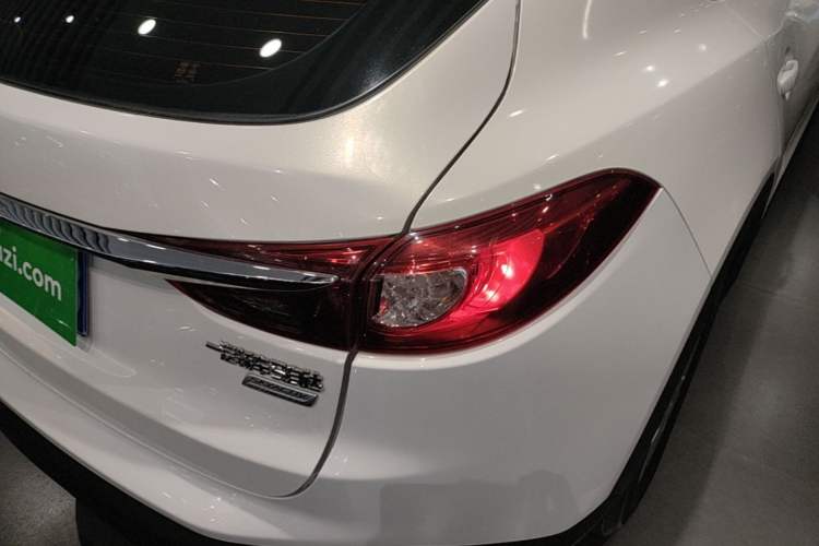 Used Mazda CX-4 2018 2.0L Automatic Two-Wheel Drive Blue Sky Exploration Version China V Standard Right Rear Taillight