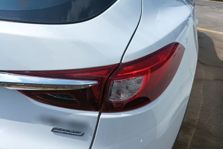 Used Mazda CX-4 2018 2.0L Automatic Two-Wheel Drive Blue Sky Dynamic Version China VI Standard Right Rear Taillight
