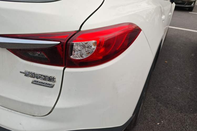 Used Mazda CX-4 2018 2.0L Automatic Two-Wheel Drive Blue Sky Premium Upgrade Version China V Standard Right Rear Taillight