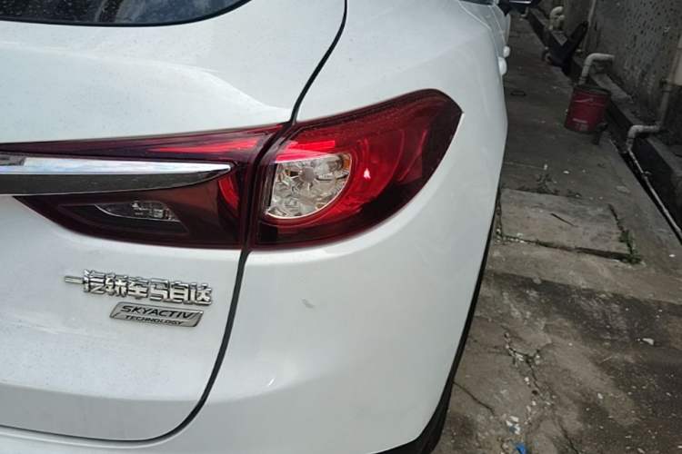 Used Mazda CX-4 2018 2.0L Automatic Two-Wheel Drive Blue Sky Premium Upgrade Version China VI Standard Right Rear Taillight