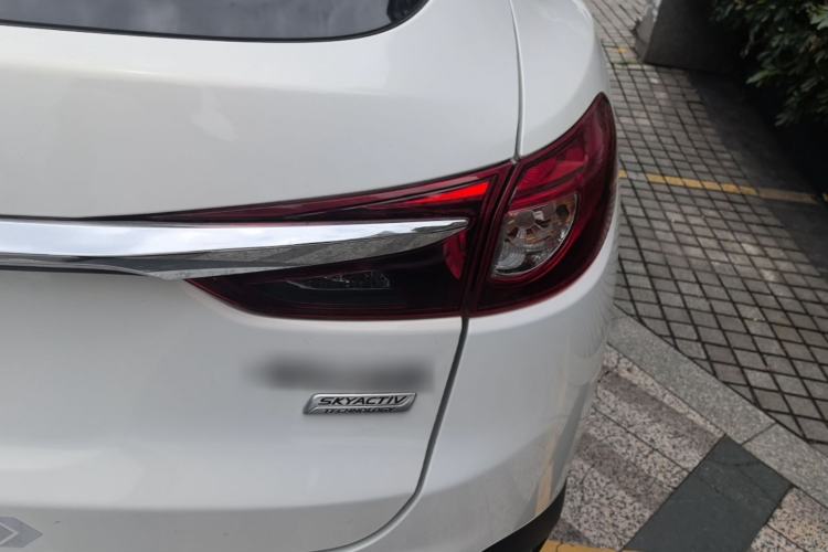 Used Mazda CX-4 2018 2.0L Automatic Two-Wheel Drive Blue Sky Premium Upgrade Version China VI Standard Right Rear Taillight